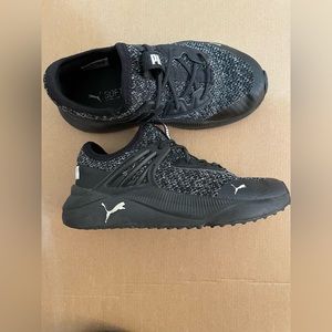 Boys kids pumas 11.5